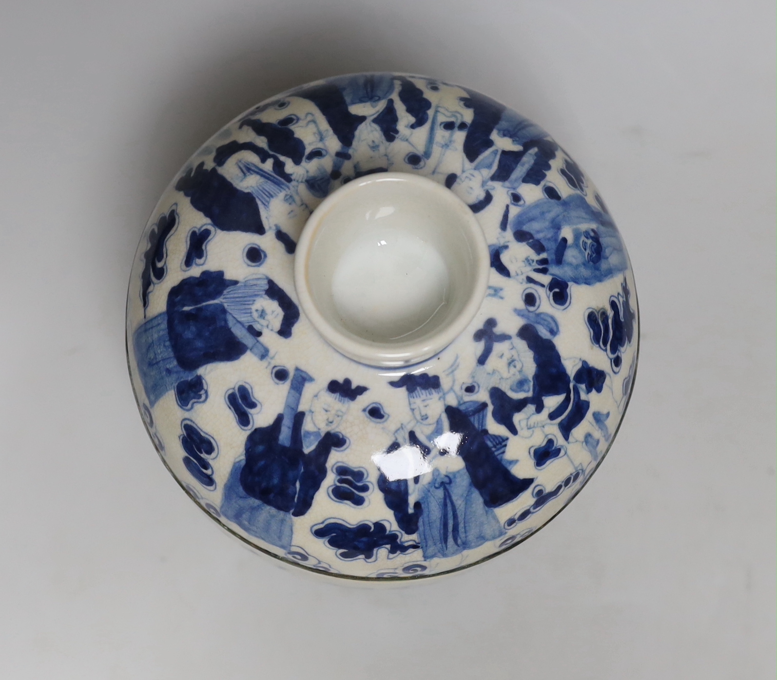 A 20th century Chinese jar and cover with 8 immortals, 18cm